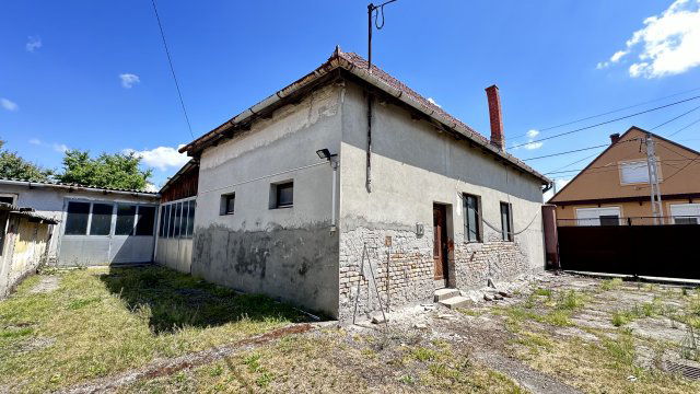 Eladó ipari ingatlan, Kalocsán, Malatin téren 299 M Ft