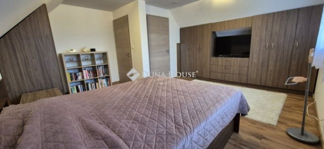 Eladó családi ház, Mohácson 89.9 M Ft, 5 szobás