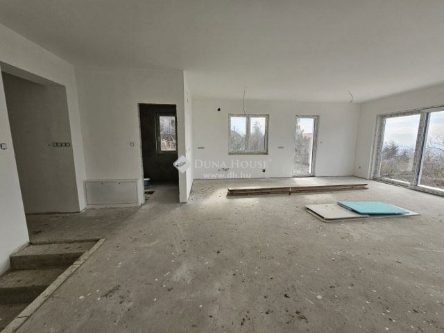 Eladó családi ház, Szentendrén 225 M Ft, 5 szobás
