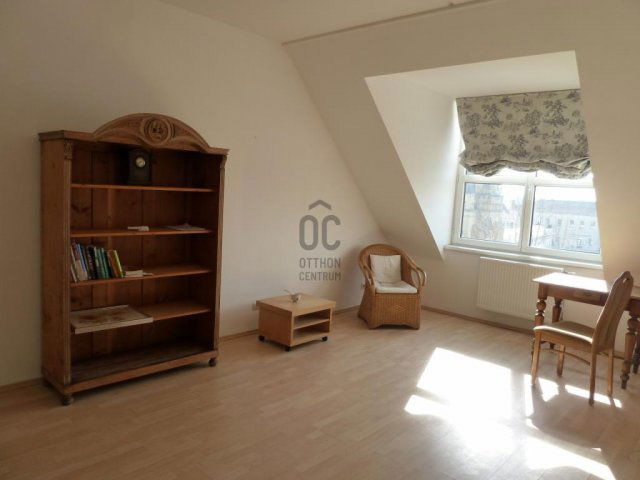 Kiadó téglalakás, albérlet, Cegléden 200 E Ft / hó, 1+3 szobás