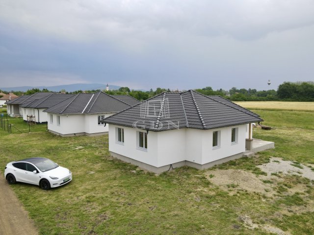 Eladó családi ház, Gyöngyöshalászon 60 M Ft, 5 szobás