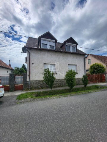 Eladó családi ház, Sárváron 49.9 M Ft, 6 szobás