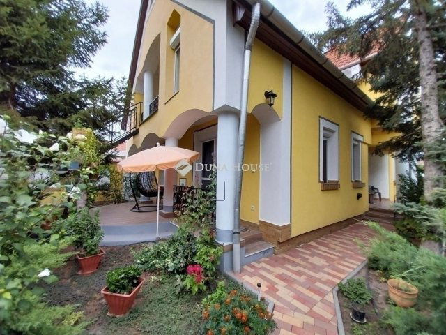 Eladó családi ház, Szegeden 199.9 M Ft, 7+1 szobás