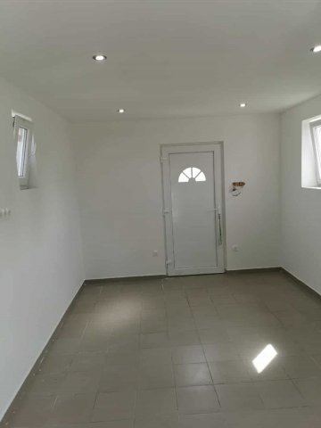 Eladó üzlethelyiség, Komáromban 15 M Ft / költözzbe.hu