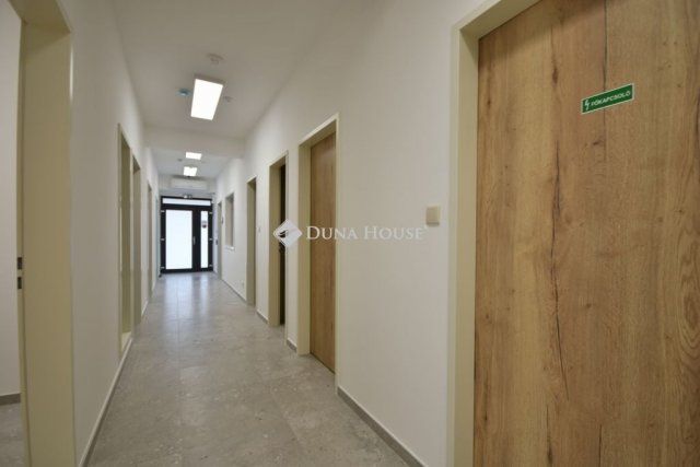 Kiadó ipari ingatlan, Alsónémediben 1700 E Ft / hó