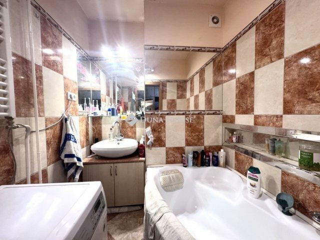 Eladó téglalakás, Pécsett 52.5 M Ft, 3 szobás