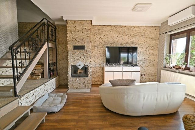 Eladó ikerház, Pécsett 179 M Ft, 4 szobás / költözzbe.hu