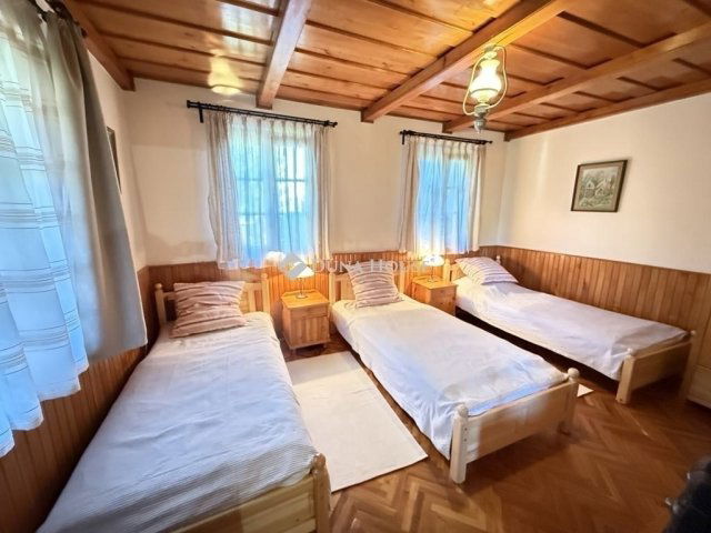 Eladó családi ház, Balatonfenyvesen 179.9 M Ft, 5 szobás