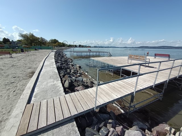 Eladó ikerház, Balatonlelleén 160 M Ft, 5 szobás