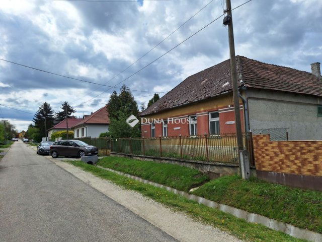 Eladó családi ház, Szomoron 39.9 M Ft, 2+1 szobás