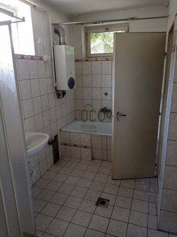 Eladó családi ház, Orosházán 8.5 M Ft, 3 szobás