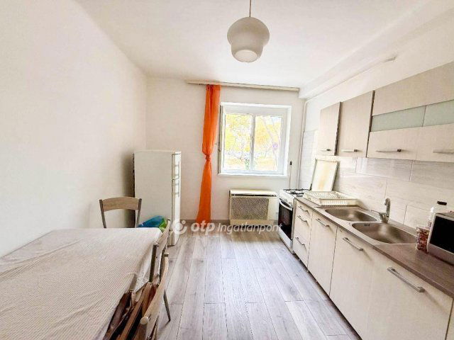 Eladó téglalakás, Szigetszentmiklóson 61 M Ft, 2+1 szobás