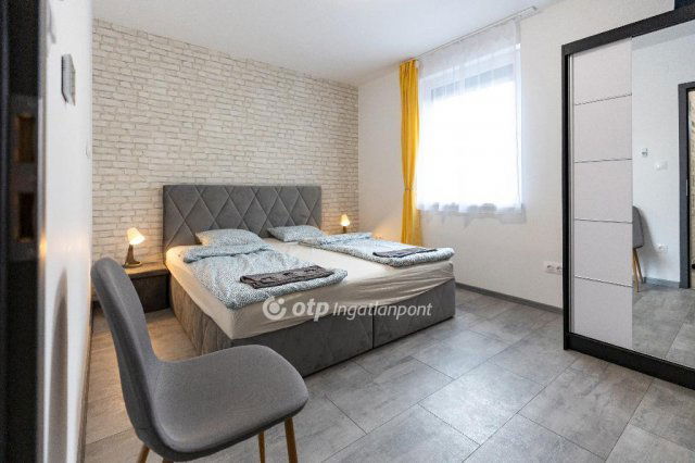 Eladó ikerház, Balatonvilágoson 120 M Ft, 3 szobás