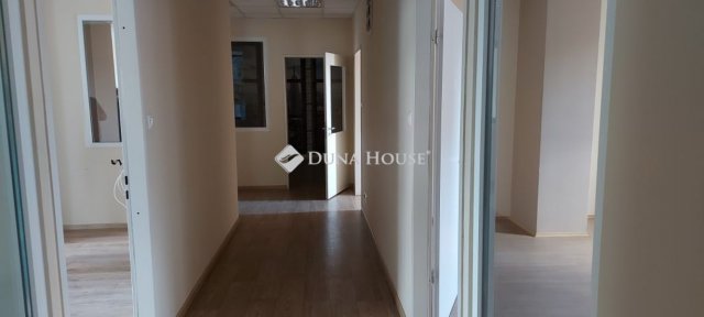 Kiadó iroda, Budapesten, X. kerületben 658 E Ft / hó, 4 szobás
