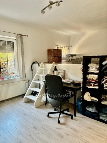Eladó családi ház, Pécsett 92.9 M Ft, 4 szobás