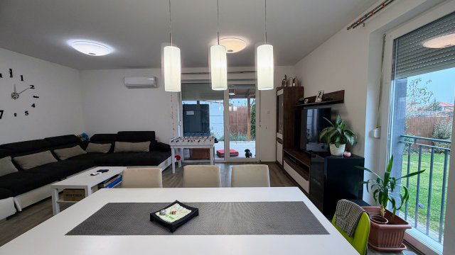 Eladó sorház, Baján 90.9 M Ft, 4 szobás / költözzbe.hu