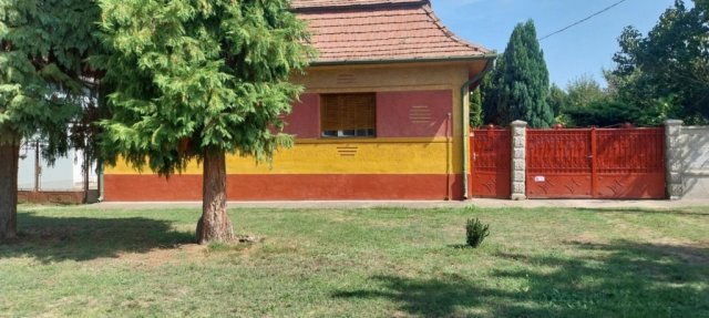 Eladó családi ház, Vámosmikolán 37 M Ft, 4+1 szobás