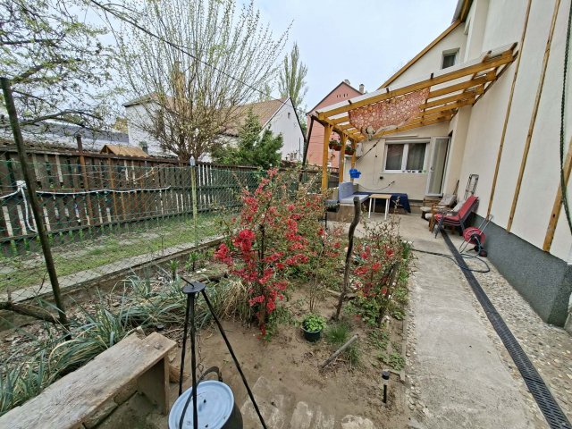 Eladó családi ház, Budapesten, XV. kerületben 94.9 M Ft