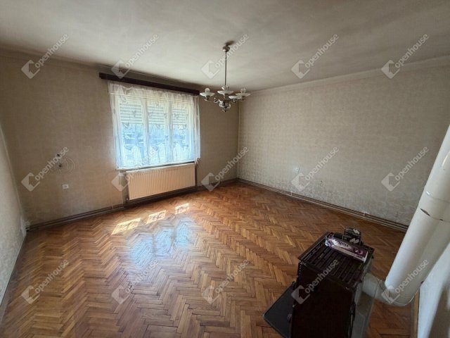 Eladó családi ház, Nárain 47.9 M Ft, 2 szobás