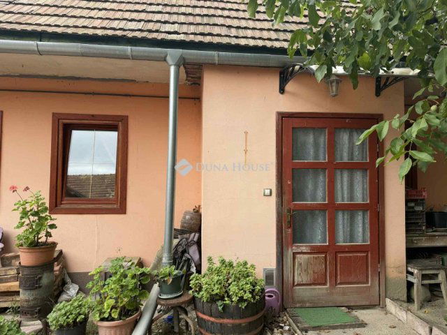 Eladó családi ház, Kesztölcön, Esztergomi utcában 44.9 M Ft