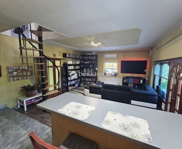 Eladó családi ház, Pécelen 69.9 M Ft, 3 szobás