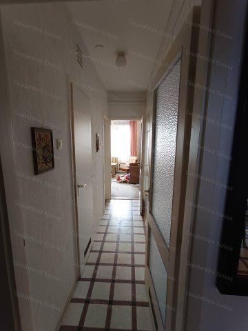 Eladó panellakás, Szolnokon 33.9 M Ft, 3 szobás