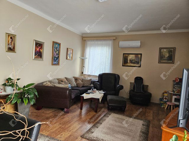 Eladó téglalakás, Mosonmagyaróváron 68.5 M Ft, 2 szobás