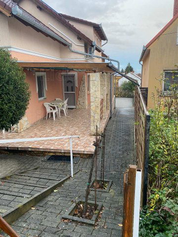 Eladó hotel, Zalakaroson 180 M Ft, 5 szobás / költözzbe.hu