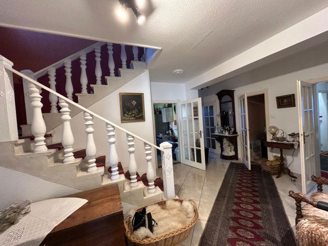 Eladó családi ház, Gyenesdiáson 129 M Ft, 7+2 szobás