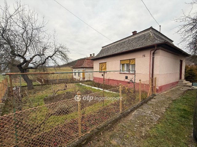 Eladó családi ház, Karancskeszin 16 M Ft, 2 szobás