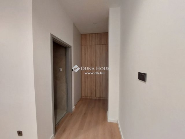 Eladó téglalakás, Siófokon 67.17 M Ft, 2 szobás