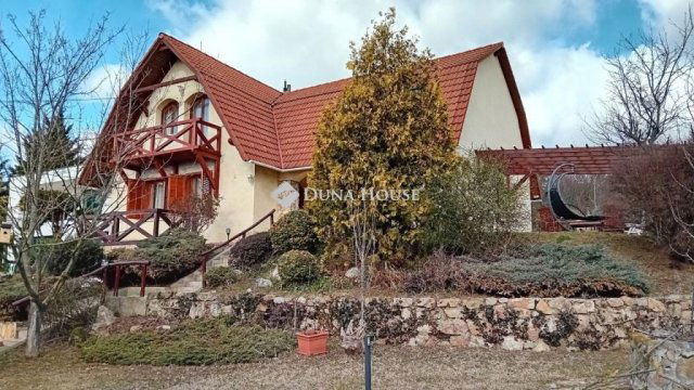 Eladó családi ház, Nagykovácsiban, Alma utcában 215 M Ft