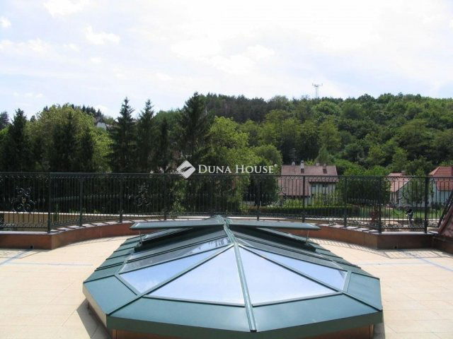 Eladó családi ház, Szombathelyen 298 M Ft, 10 szobás