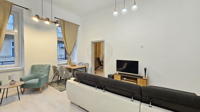 Eladó téglalakás, Budapesten, VII. kerületben, Rákóczi úton