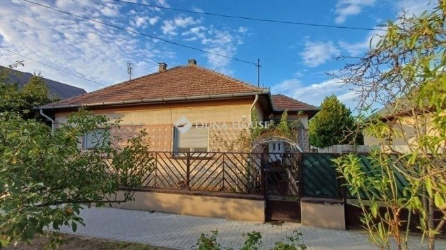 Eladó családi ház, Vecsésen 82 M Ft, 3 szobás