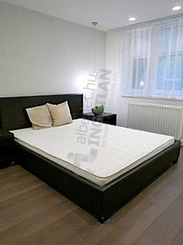 Kiadó téglalakás, albérlet, VII. kerületben, Vörösmarty utcában