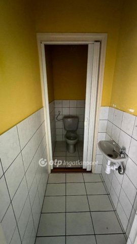 Eladó téglalakás, Pápán 36 M Ft, 3+1 szobás