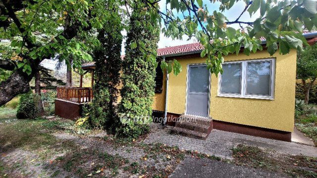 Eladó nyaraló, Balatonkenesén 49 M Ft, 2+1 szobás