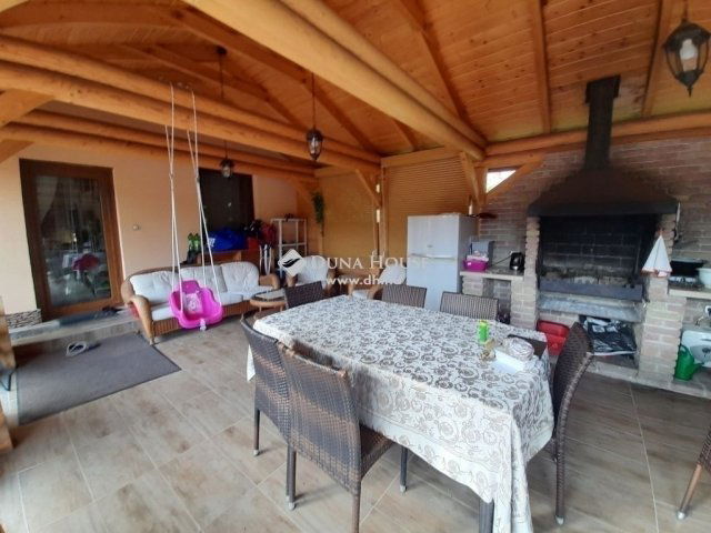 Eladó családi ház, Mogyoródon 220 M Ft, 6 szobás