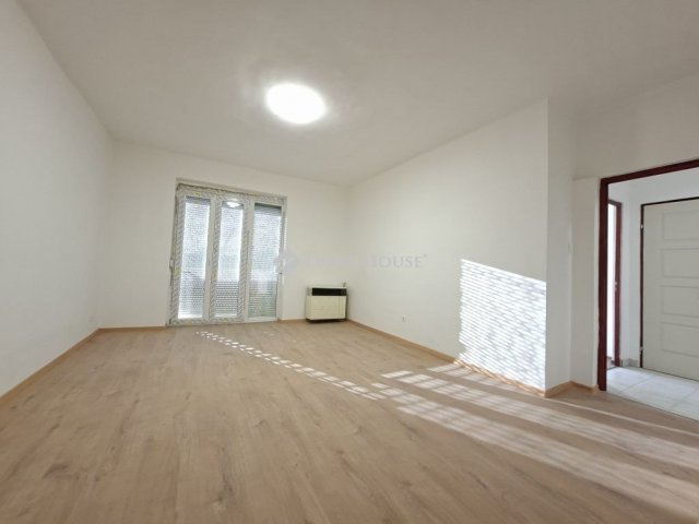Eladó téglalakás, Komlón 16.9 M Ft, 2 szobás