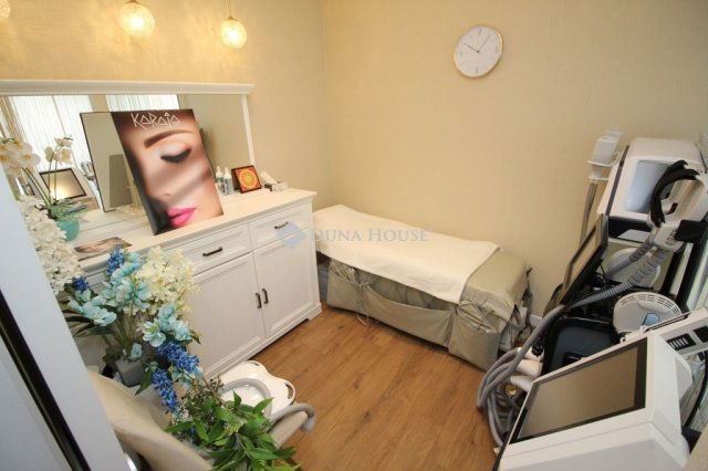 Eladó üzlethelyiség, Kecskeméten 45 M Ft, 2 szobás