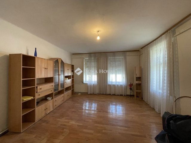 Eladó családi ház, Süttőn 23.9 M Ft, 2 szobás