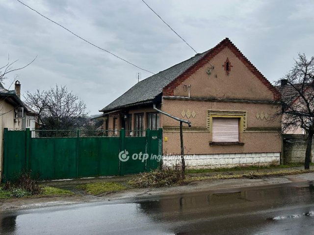 Eladó családi ház, Vámospércsen 40 M Ft, 3 szobás