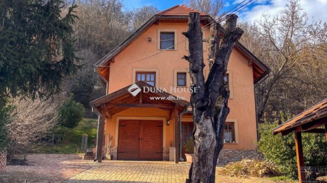 Eladó családi ház, Dunabogdányban 139.9 M Ft, 4 szobás
