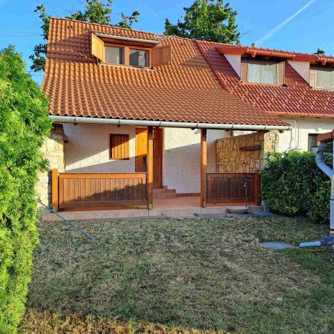 Eladó nyaraló, Balatonfüreden 59.9 M Ft, 6 szobás