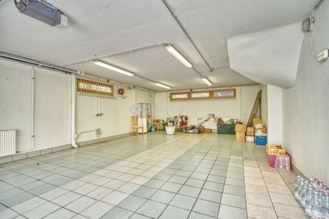 Eladó családi ház, Törökbálinton 365 M Ft, 9 szobás