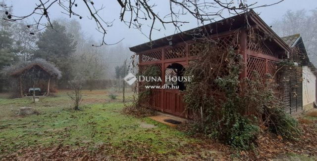 Eladó családi ház, Csemőn 6.9 M Ft, 1 szobás