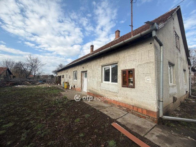 Eladó családi ház, Szabadkígyóson 30 M Ft, 2 szobás