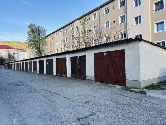 Eladó garázs, Tatabányán, Esztergomi utcában 7.99 M Ft