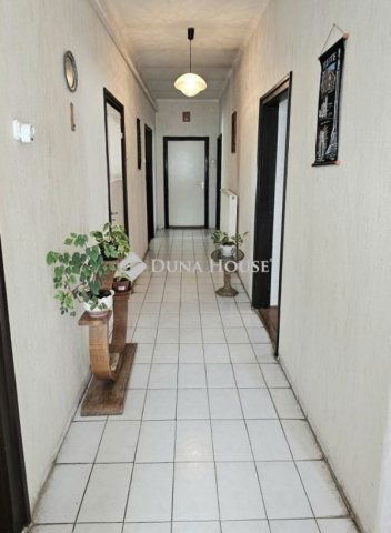 Eladó családi ház, Bogádon 64.99 M Ft, 4 szobás